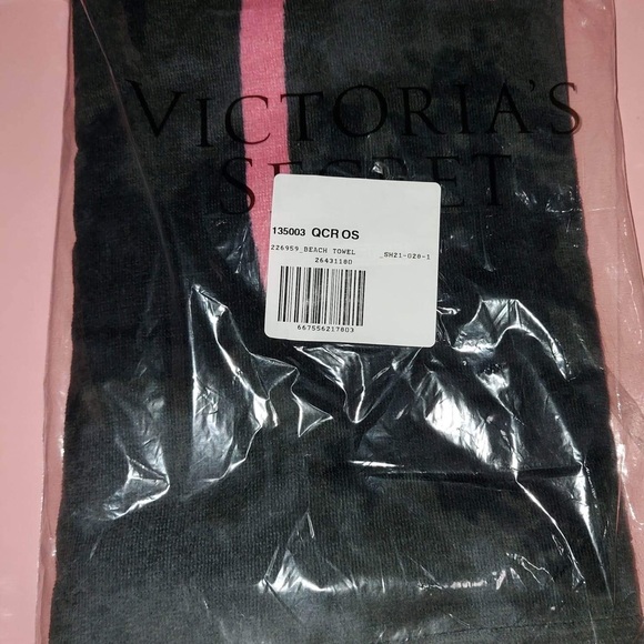 PINK Beach Towel NIP - Picture 3 of 7